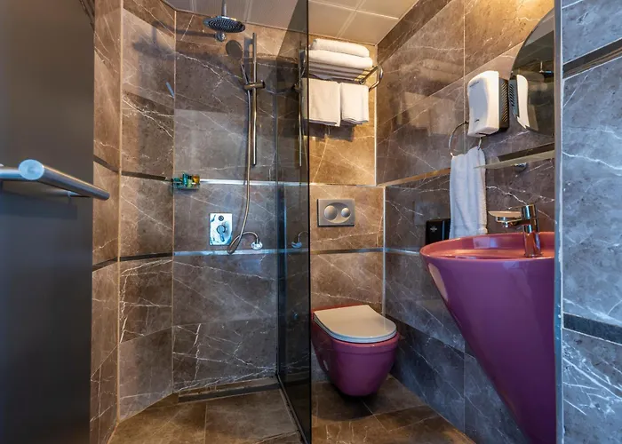 Odin Hotel *